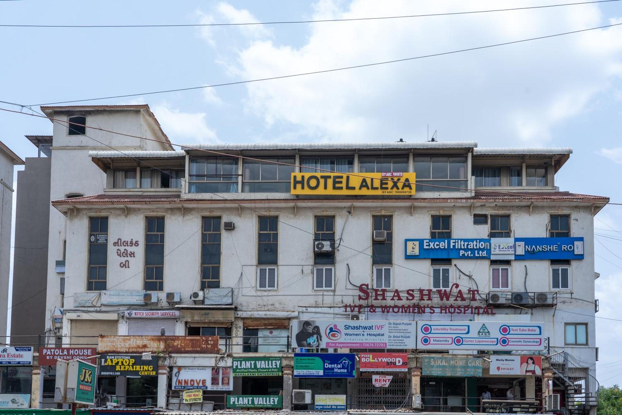 Hotel Alexa By Abc Ахмедабад Экстерьер фото